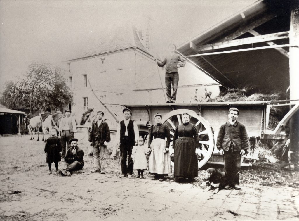 Château du Bâtiment (Ferme du Marronnier) - Famille Durand, stockage de la paille