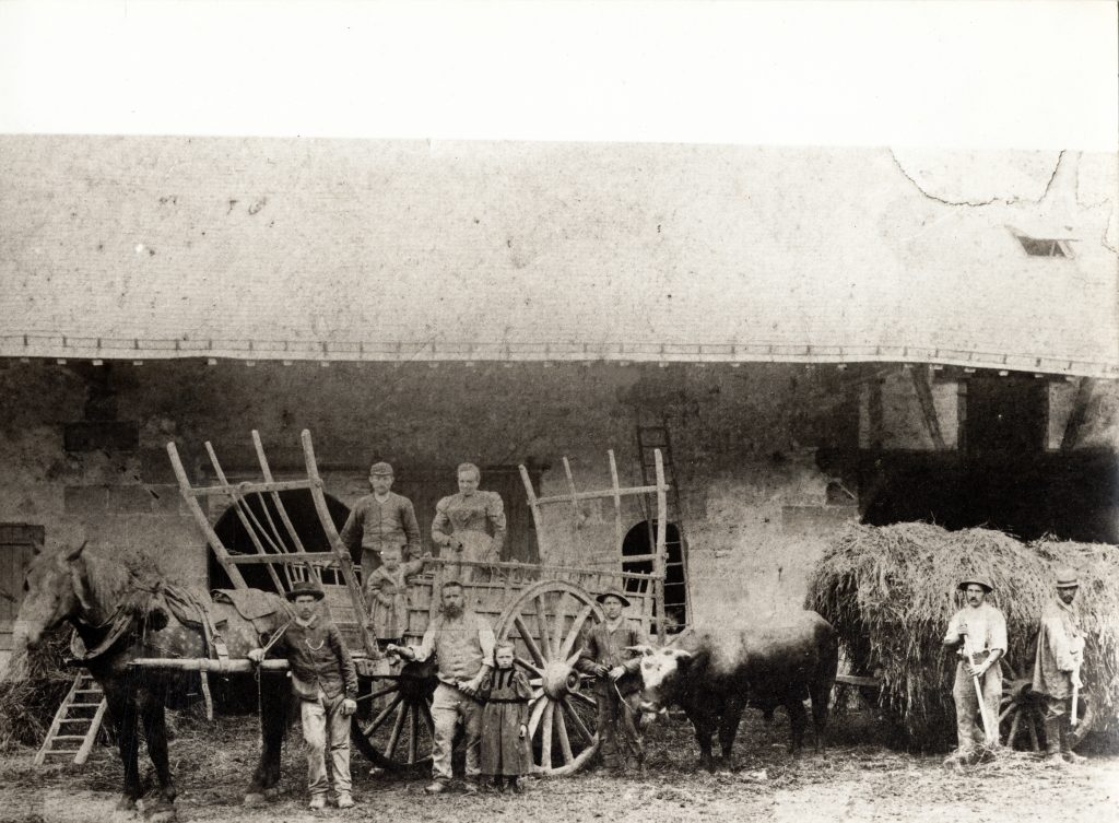 Château du Bâtiment (Ferme du Marronnier) - Famille Durand, stockage de la paille